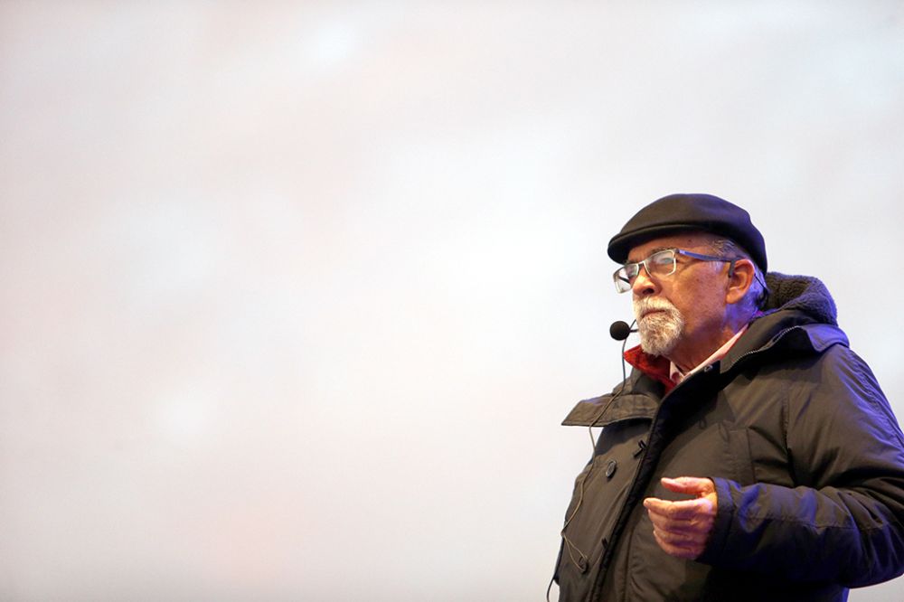 El profesor José Maza asegura que la mayoría de la basura espacial que cae sobre la Tierra se evapora.